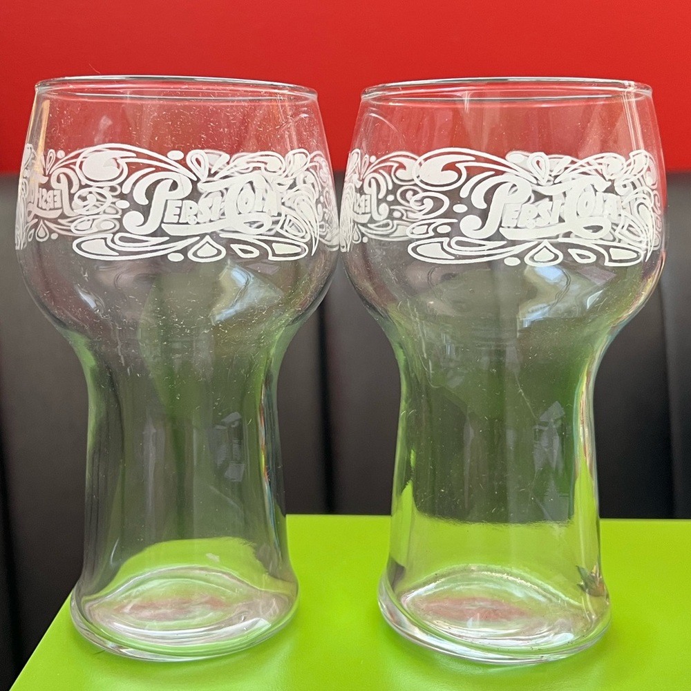 2 Pepsi cola glasses soda fountain 70s parlor logo modernist retro